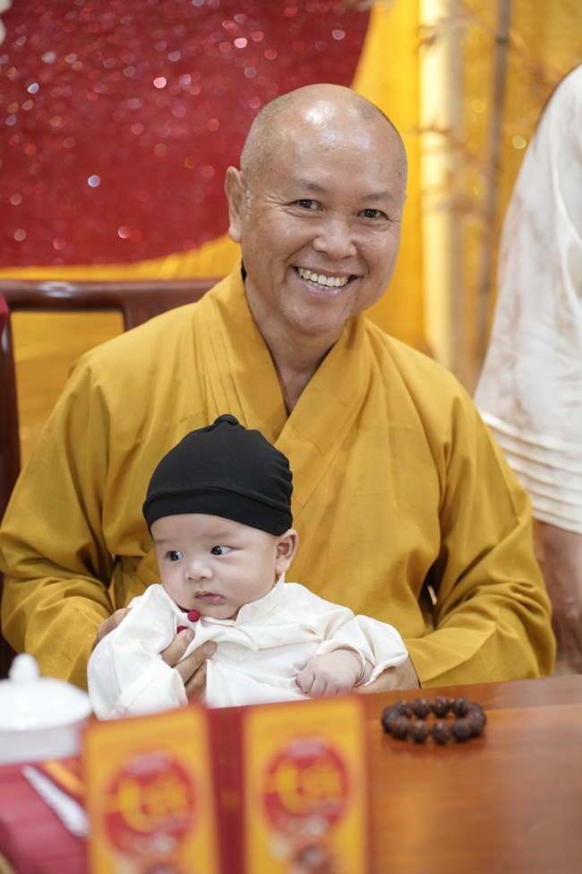 Tặng lộc đầu Xuân - Mồng 3 Tết Bính Ngọ 2026