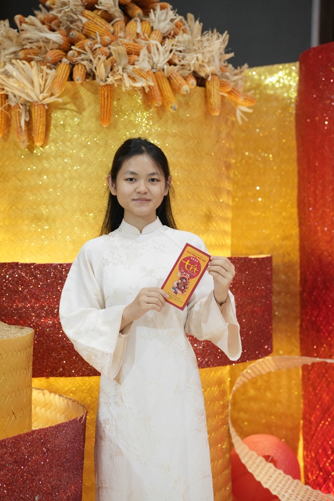 Tặng lộc đầu Xuân - Mồng 3 Tết Bính Ngọ 2026