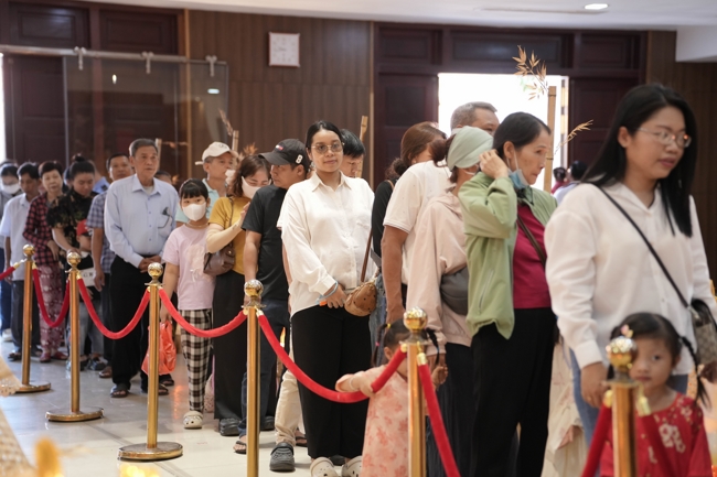 Tặng lộc đầu Xuân - Mồng 3 Tết Bính Ngọ 2026