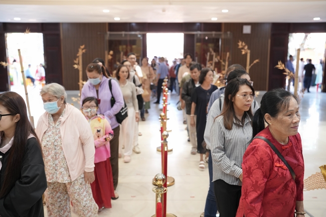 Tặng lộc đầu Xuân - Mồng 3 Tết Bính Ngọ 2026