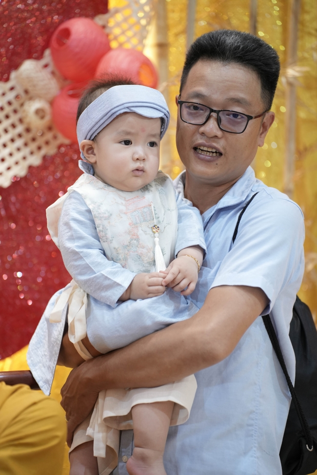 Tặng lộc đầu Xuân - Mồng 3 Tết Bính Ngọ 2026