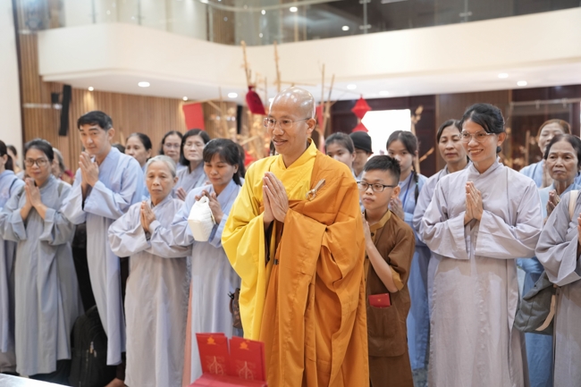 Tặng lộc đầu Xuân - Mồng 3 Tết Bính Ngọ 2026