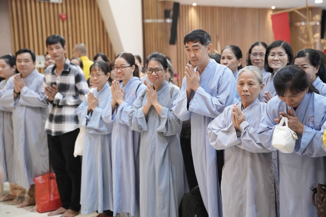 Tặng lộc đầu Xuân - Mồng 3 Tết Bính Ngọ 2026