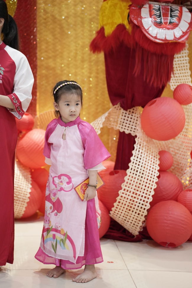 Tặng lộc đầu Xuân - Mồng 3 Tết Bính Ngọ 2026