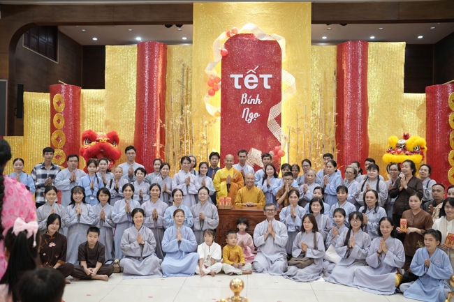 Tặng lộc đầu Xuân - Mồng 3 Tết Bính Ngọ 2026