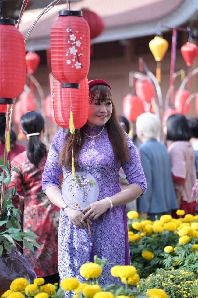 Tặng lộc đầu Xuân - Mồng 3 Tết Bính Ngọ 2026