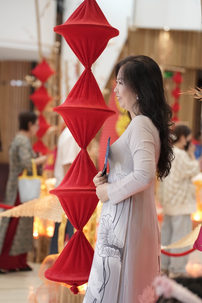 Tặng lộc đầu Xuân - Mồng 3 Tết Bính Ngọ 2026