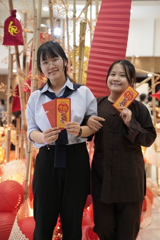 Tặng lộc đầu Xuân - Mồng 3 Tết Bính Ngọ 2026