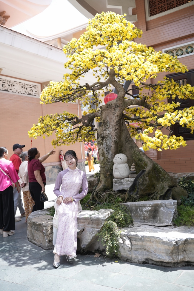 Tặng lộc đầu Xuân - Mồng 2 Tết Bính Ngọ 2026