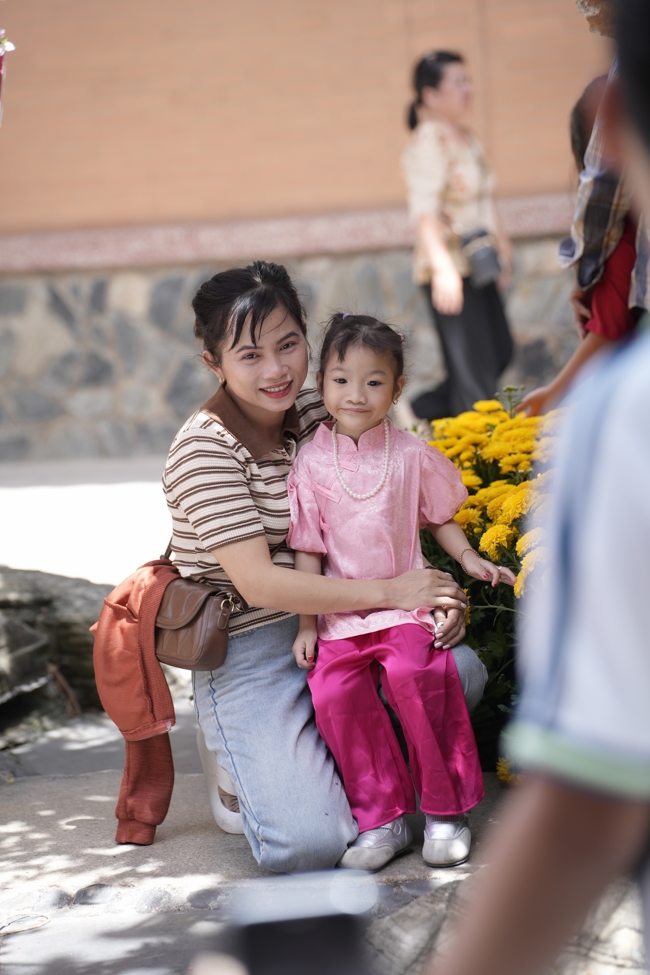 Tặng lộc đầu Xuân - Mồng 2 Tết Bính Ngọ 2026