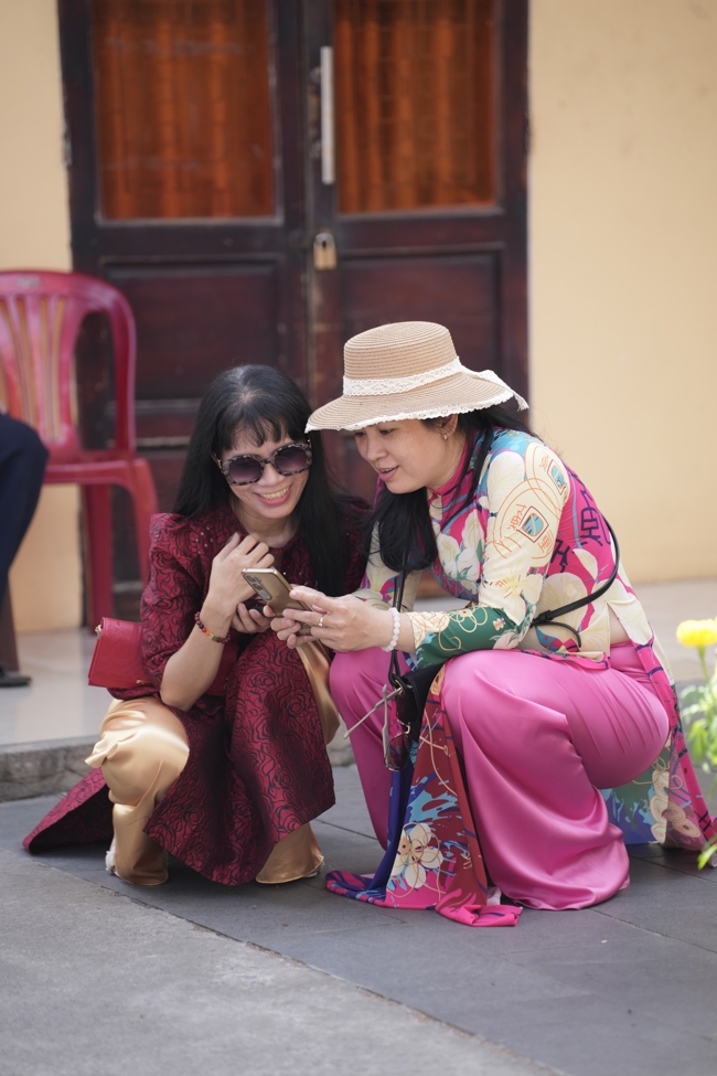 Tặng lộc đầu Xuân - Mồng 2 Tết Bính Ngọ 2026