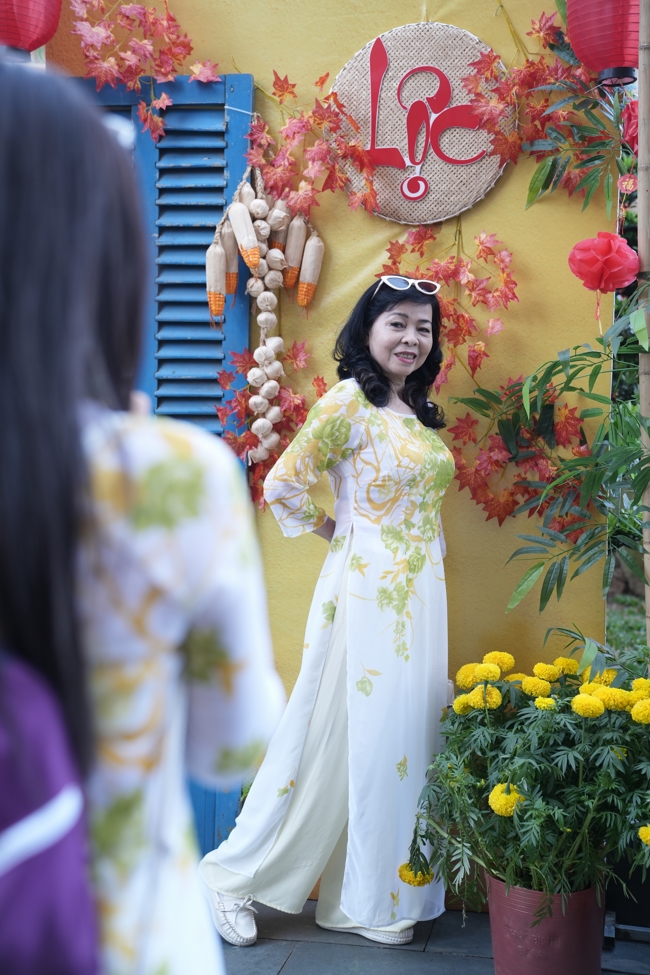 Tặng lộc đầu Xuân - Mồng 2 Tết Bính Ngọ 2026