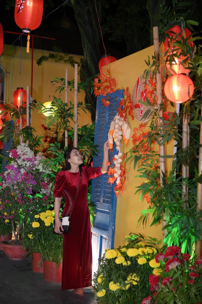 Tặng lộc đầu Xuân - Mồng 2 Tết Bính Ngọ 2026