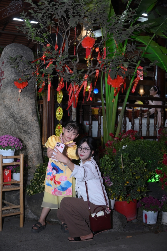 Tặng lộc đầu Xuân - Mồng 2 Tết Bính Ngọ 2026