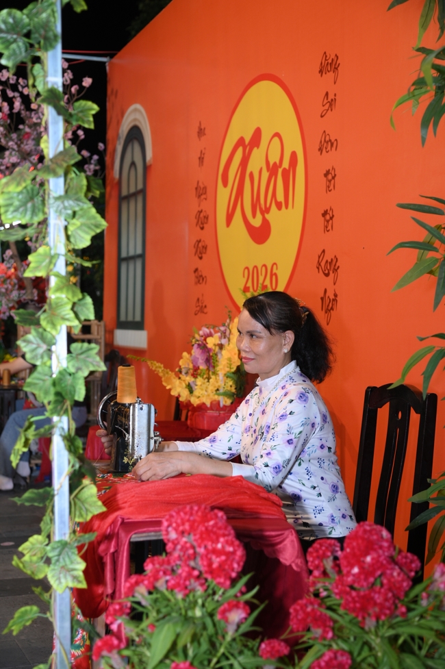 Tặng lộc đầu Xuân - Mồng 2 Tết Bính Ngọ 2026