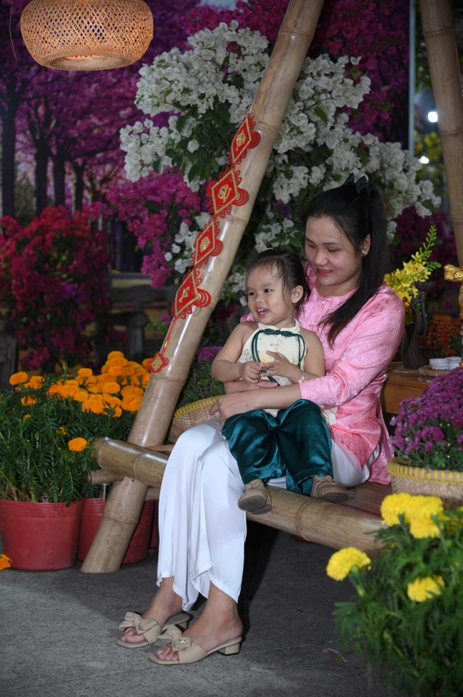 Tặng lộc đầu Xuân - Mồng 2 Tết Bính Ngọ 2026