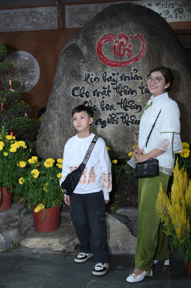 Tặng lộc đầu Xuân - Mồng 2 Tết Bính Ngọ 2026