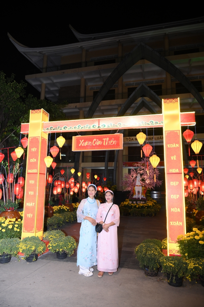 Tặng lộc đầu Xuân - Mồng 2 Tết Bính Ngọ 2026