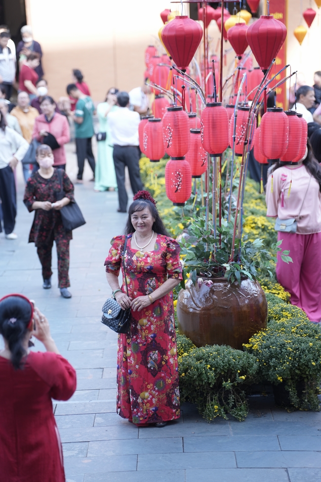 Tặng lộc đầu Xuân - Mồng 2 Tết Bính Ngọ 2026