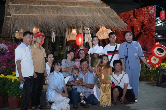 Tặng lộc đầu Xuân - Mồng 2 Tết Bính Ngọ 2026