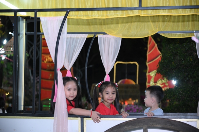 Tặng lộc đầu Xuân - Mồng 2 Tết Bính Ngọ 2026