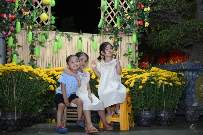 Tặng lộc đầu Xuân - Mồng 2 Tết Bính Ngọ 2026