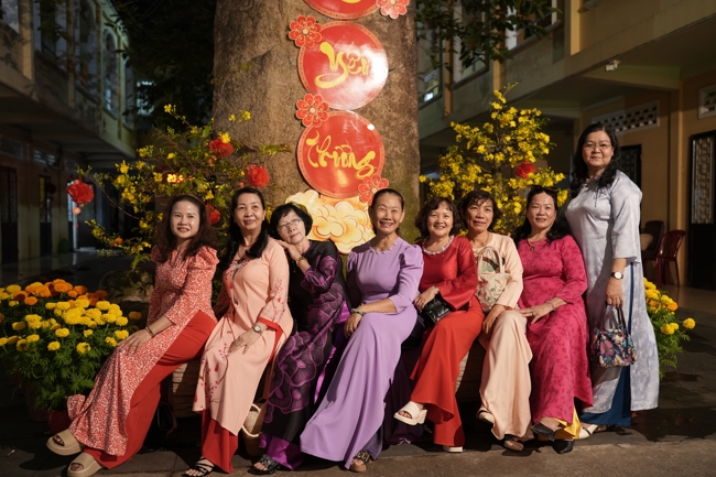 Tặng lộc đầu Xuân - Mồng 2 Tết Bính Ngọ 2026