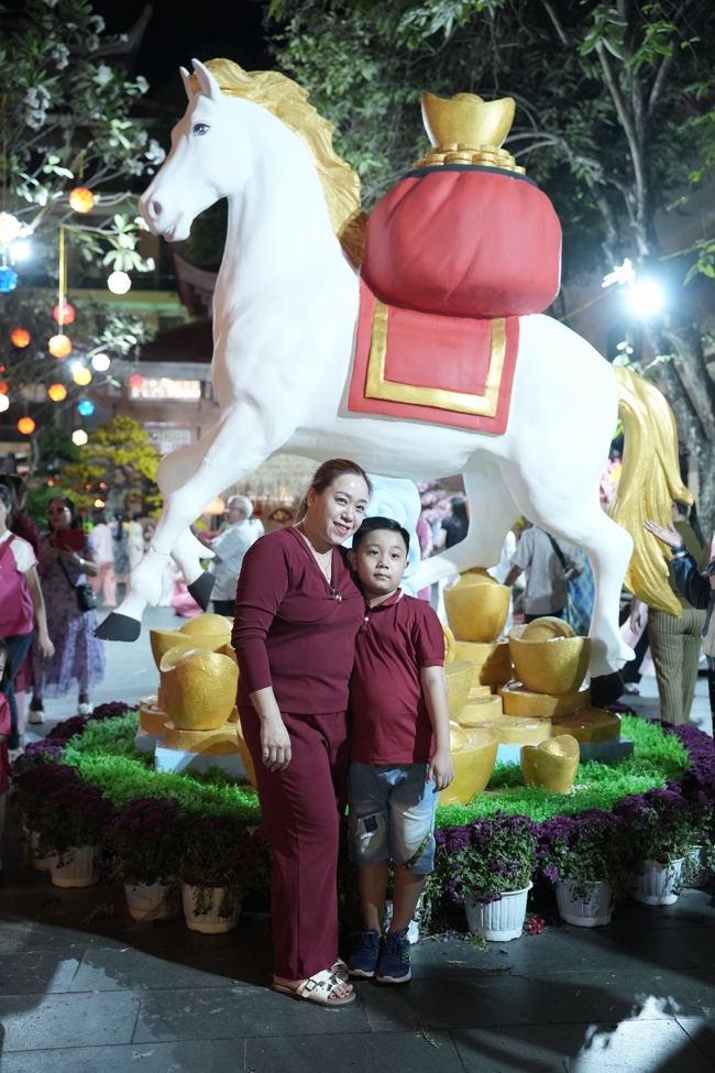 Tặng lộc đầu Xuân - Mồng 2 Tết Bính Ngọ 2026