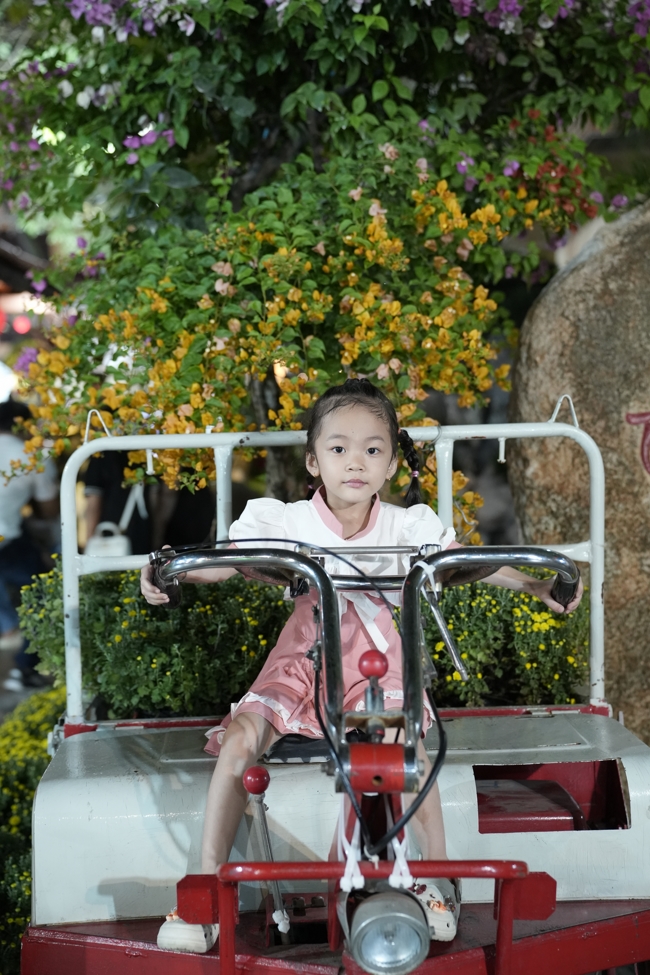 Tặng lộc đầu Xuân - Mồng 2 Tết Bính Ngọ 2026