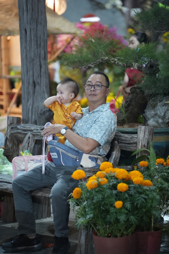 Tặng lộc đầu Xuân - Mồng 2 Tết Bính Ngọ 2026