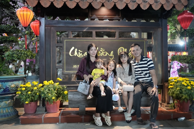 Tặng lộc đầu Xuân - Mồng 2 Tết Bính Ngọ 2026