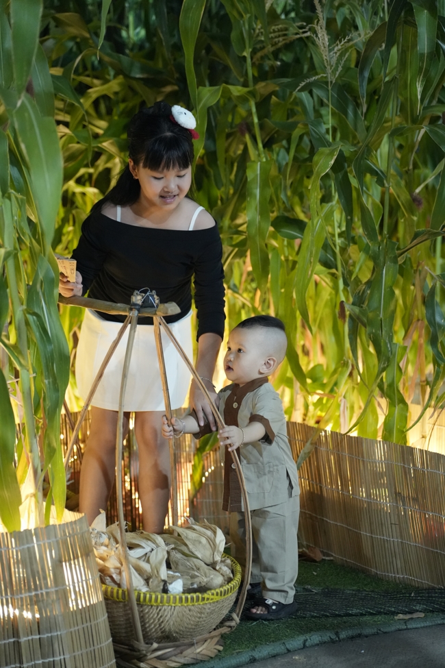 Tặng lộc đầu Xuân - Mồng 2 Tết Bính Ngọ 2026