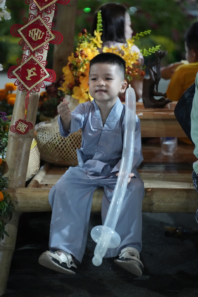 Tặng lộc đầu Xuân - Mồng 2 Tết Bính Ngọ 2026