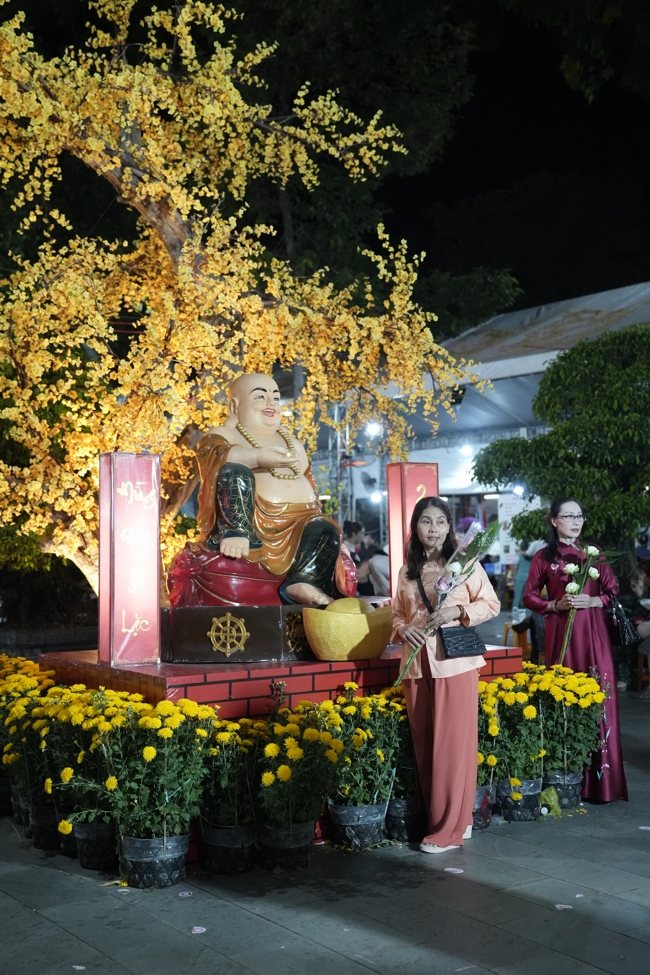 Tặng lộc đầu Xuân - Mồng 2 Tết Bính Ngọ 2026