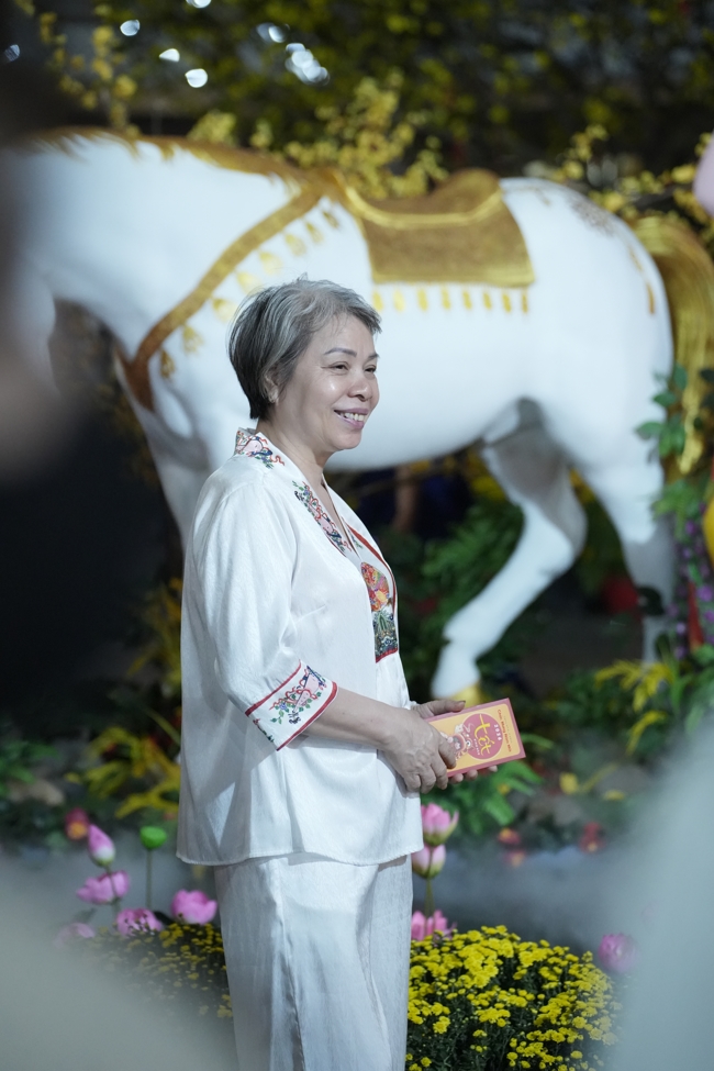 Tặng lộc đầu Xuân - Mồng 2 Tết Bính Ngọ 2026