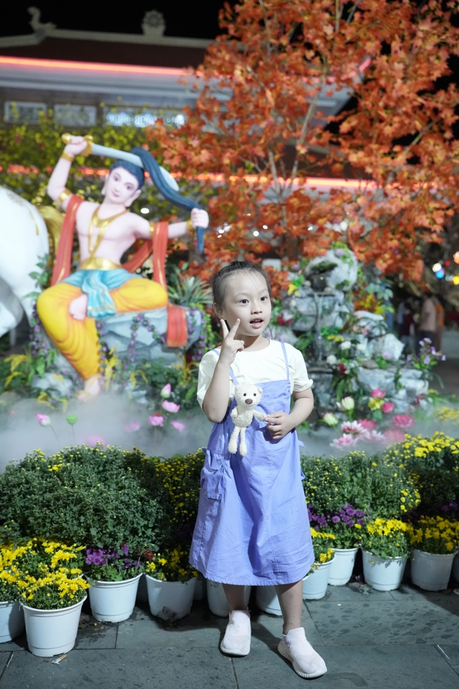 Tặng lộc đầu Xuân - Mồng 2 Tết Bính Ngọ 2026