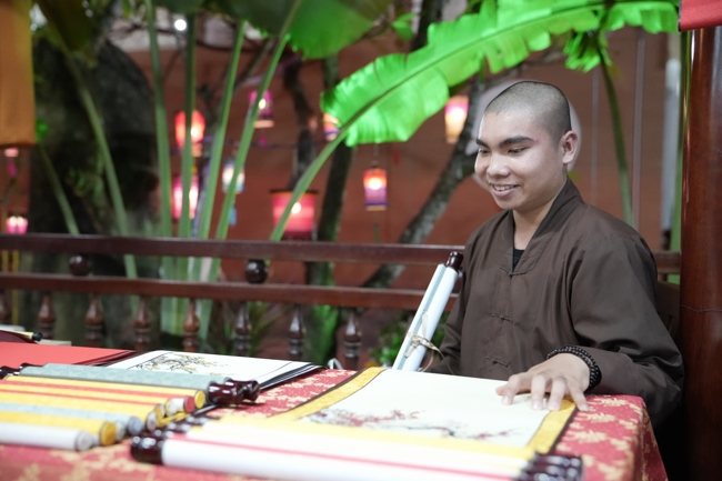 Tặng lộc đầu Xuân - Mồng 2 Tết Bính Ngọ 2026