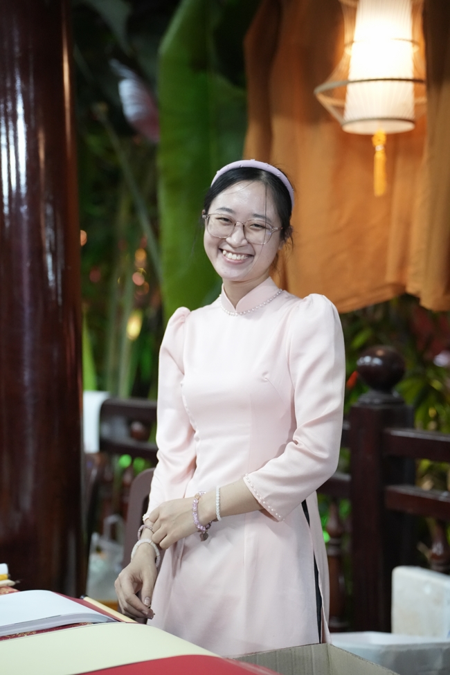 Tặng lộc đầu Xuân - Mồng 2 Tết Bính Ngọ 2026