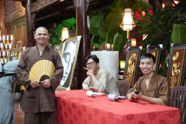 Tặng lộc đầu Xuân - Mồng 2 Tết Bính Ngọ 2026