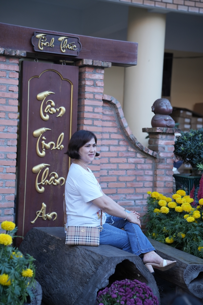 Tặng lộc đầu Xuân - Mồng 2 Tết Bính Ngọ 2026