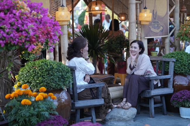 Tặng lộc đầu Xuân - Mồng 2 Tết Bính Ngọ 2026