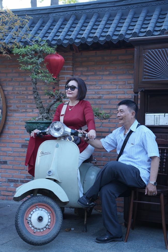 Tặng lộc đầu Xuân - Mồng 2 Tết Bính Ngọ 2026