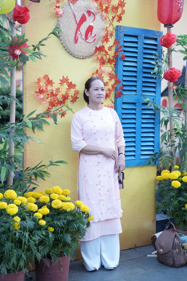 Tặng lộc đầu Xuân - Mồng 2 Tết Bính Ngọ 2026