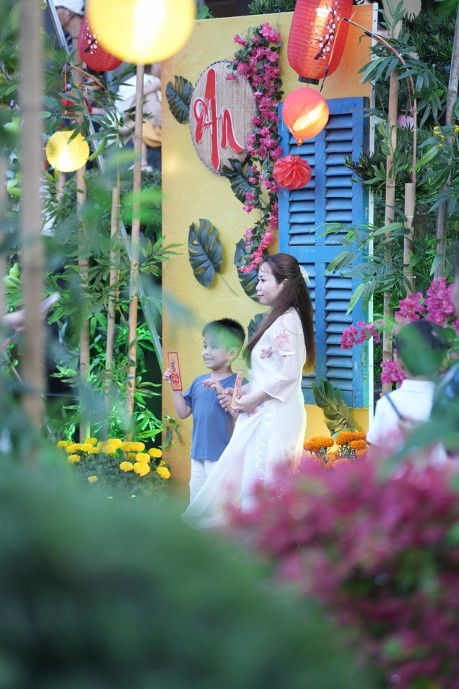 Tặng lộc đầu Xuân - Mồng 2 Tết Bính Ngọ 2026