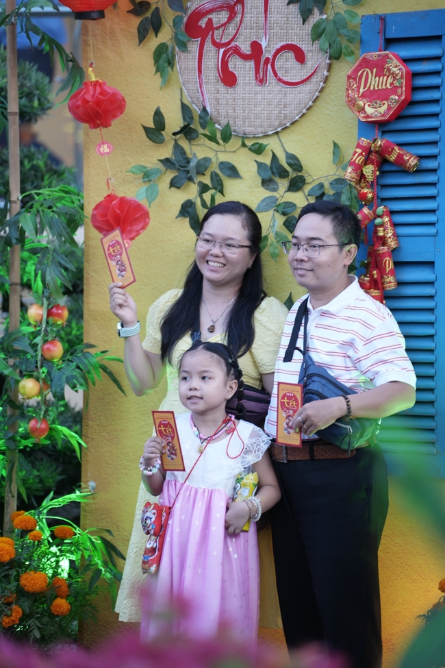 Tặng lộc đầu Xuân - Mồng 2 Tết Bính Ngọ 2026