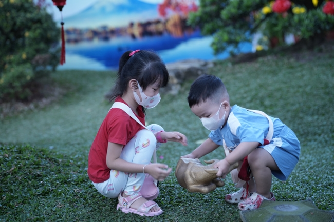 Tặng lộc đầu Xuân - Mồng 2 Tết Bính Ngọ 2026