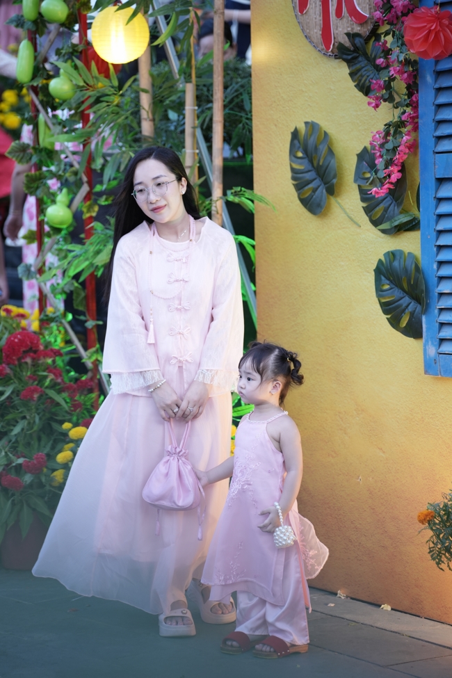 Tặng lộc đầu Xuân - Mồng 2 Tết Bính Ngọ 2026