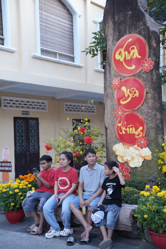 Tặng lộc đầu Xuân - Mồng 2 Tết Bính Ngọ 2026