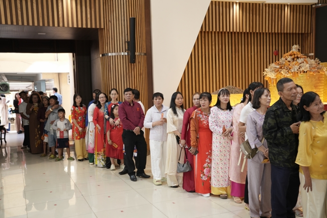 Tặng lộc đầu Xuân - Mồng 2 Tết Bính Ngọ 2026