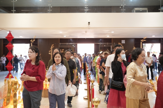 Tặng lộc đầu Xuân - Mồng 2 Tết Bính Ngọ 2026